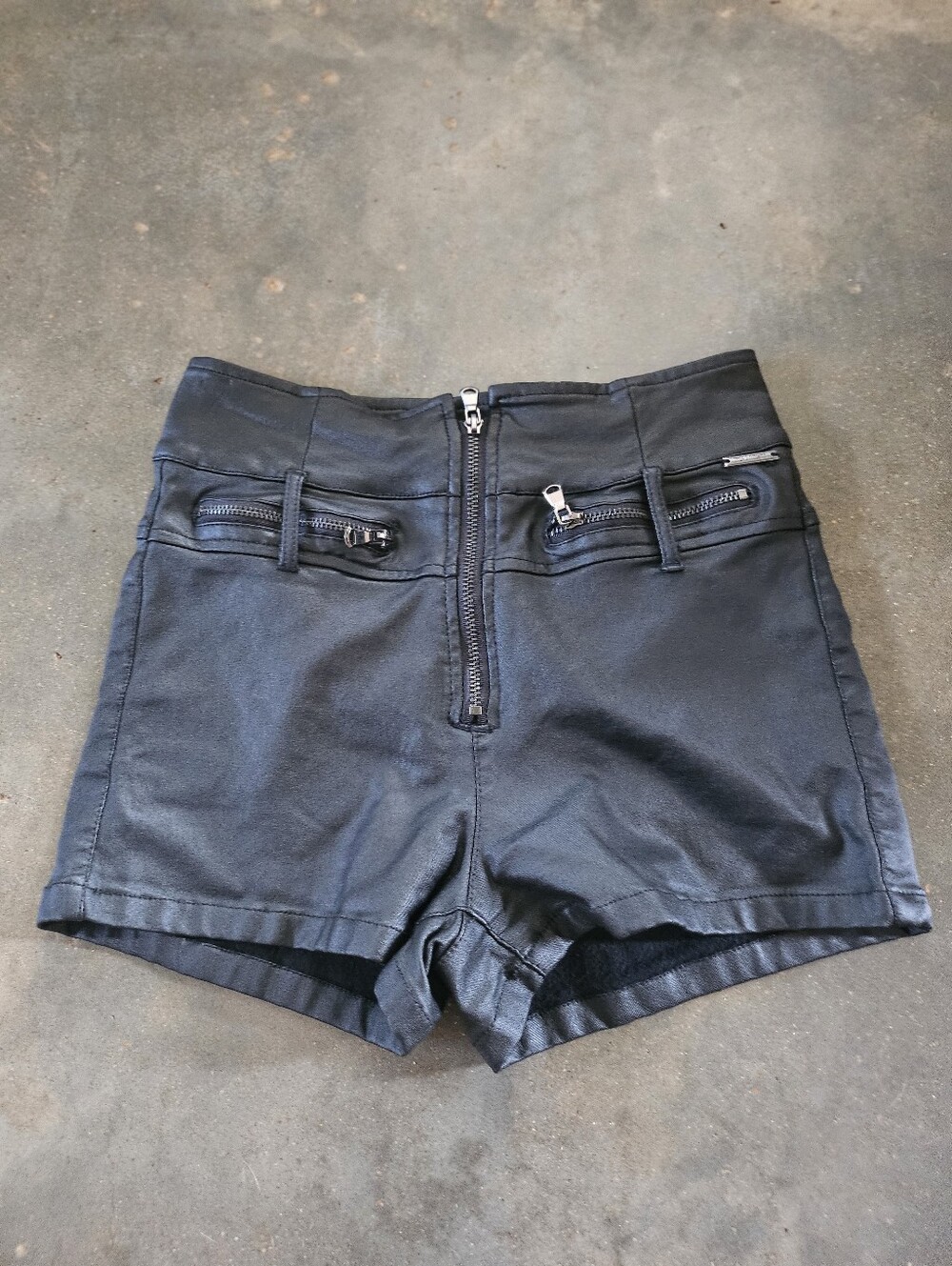Ramisu Collection Black Shiny Shorts Size M Pockets Galore